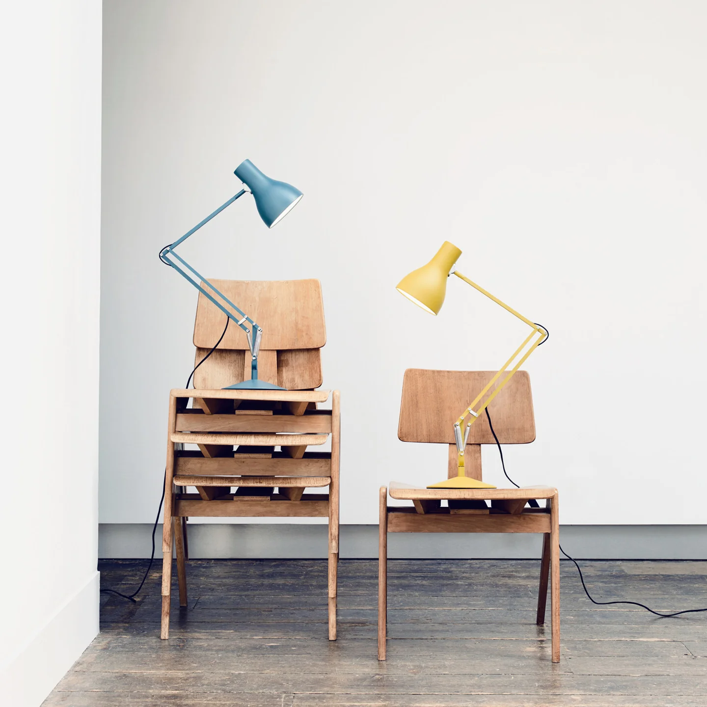 Type 75™ Desk Lamp Margaret Howell Edition - Saxon Blue - Image 6